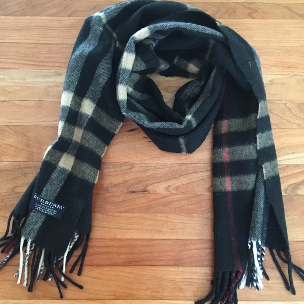 Burberry Cashmere Scarf black traditional